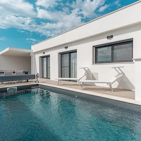 Dom wakacyjny Patricia With Private Swimming Pool